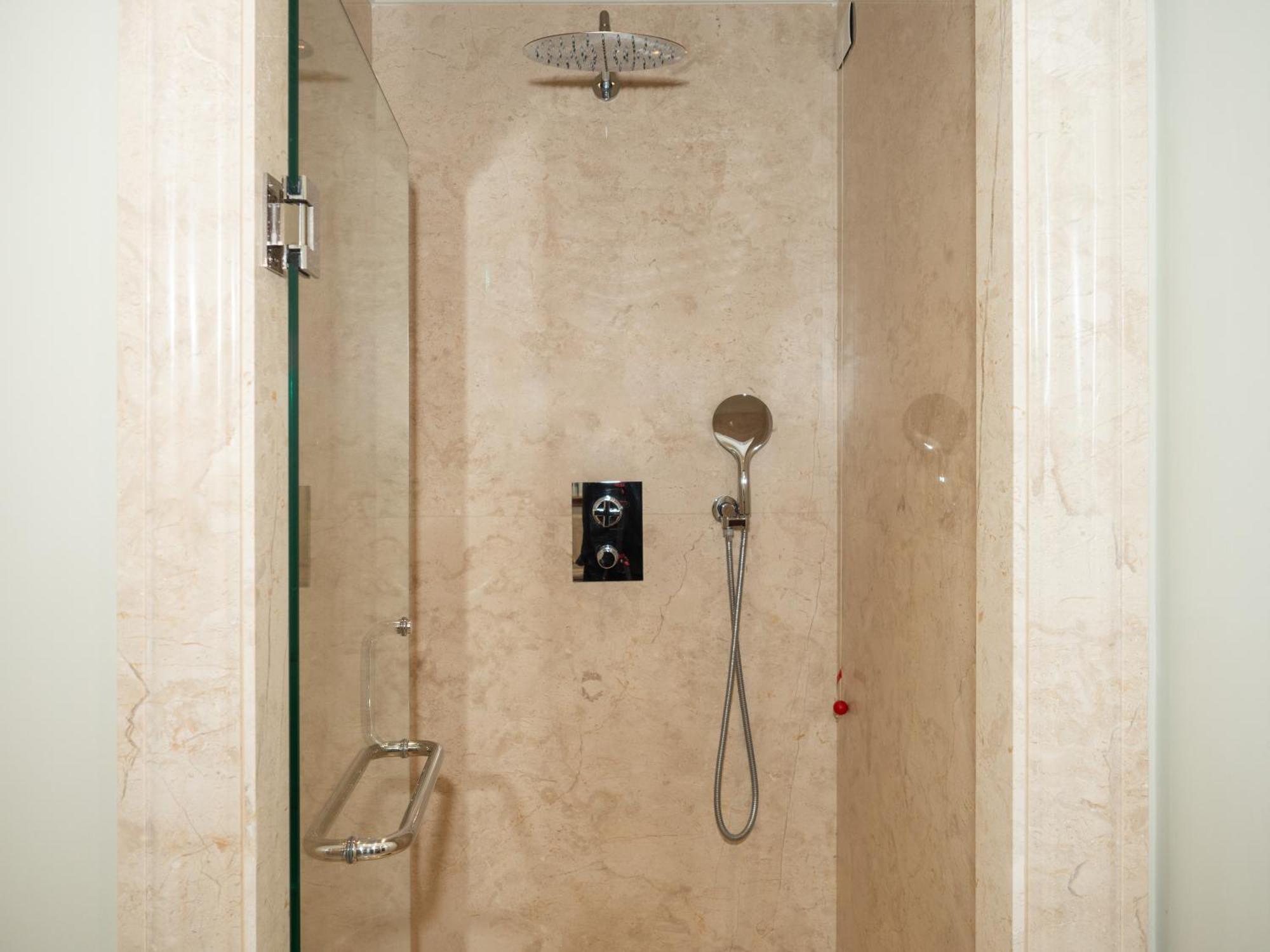 Ebel Boutique Hotel Tiranë Eksteriør bilde
