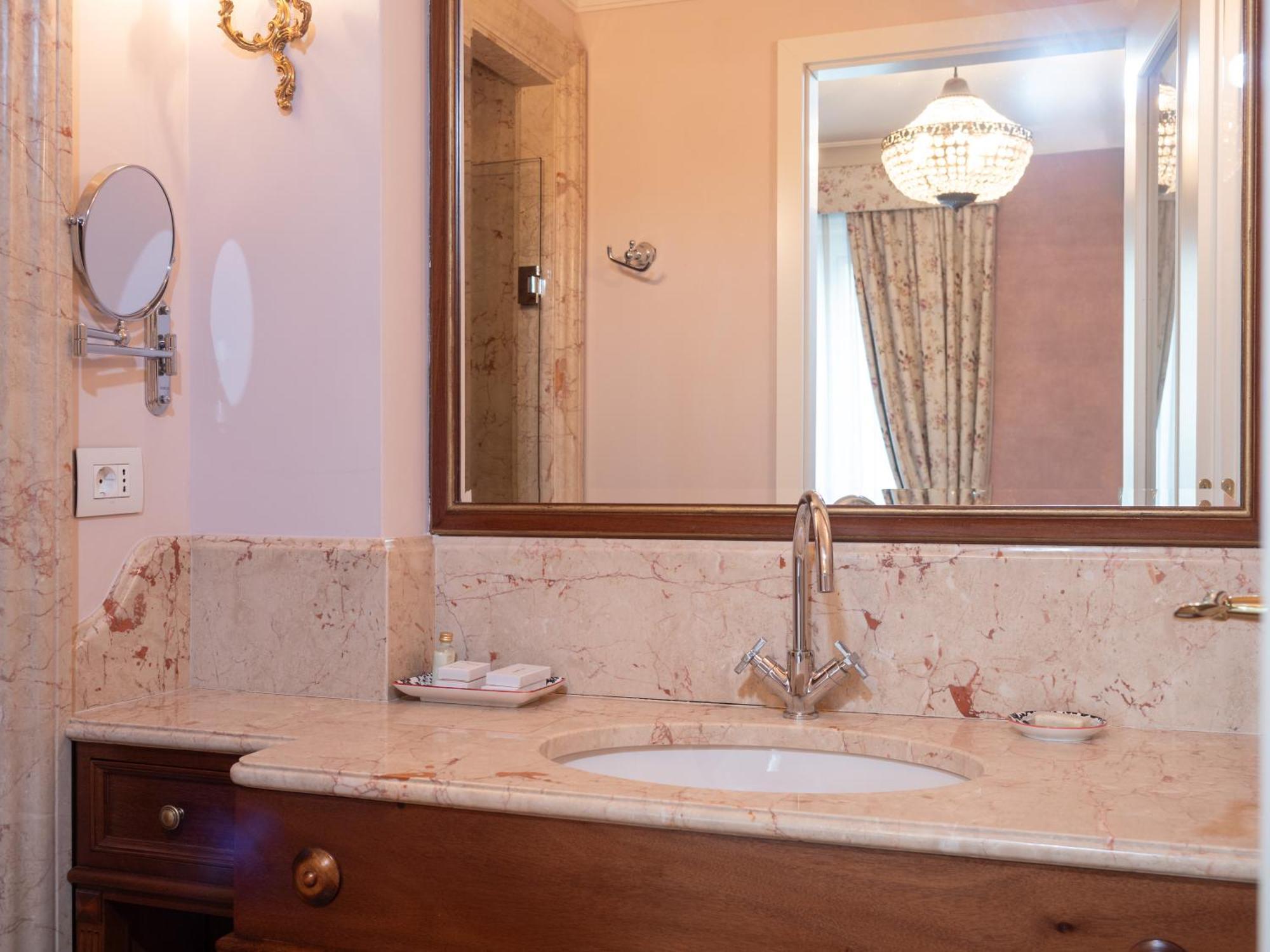 Ebel Boutique Hotel Tiranë Eksteriør bilde