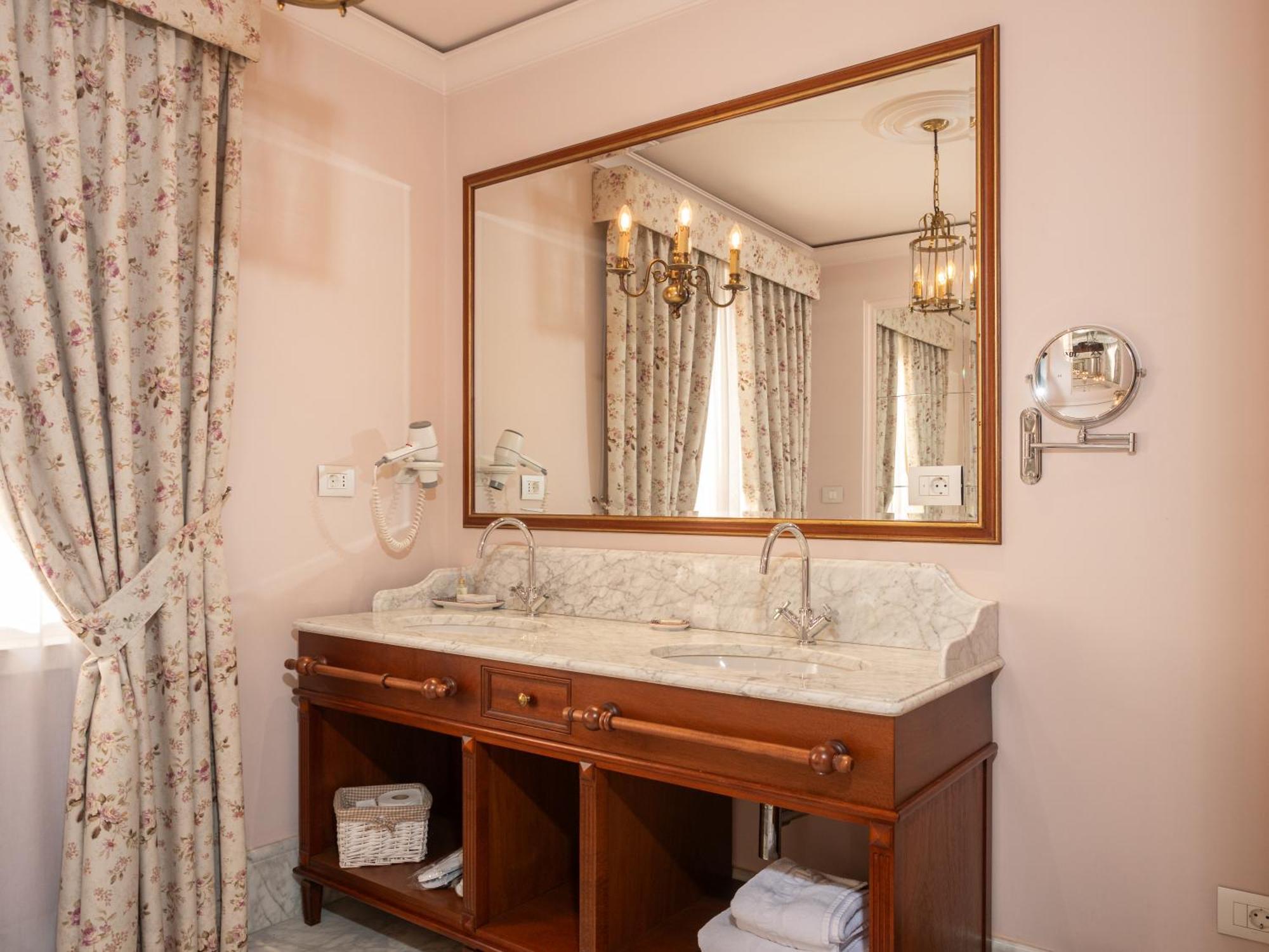 Ebel Boutique Hotel Tiranë Eksteriør bilde