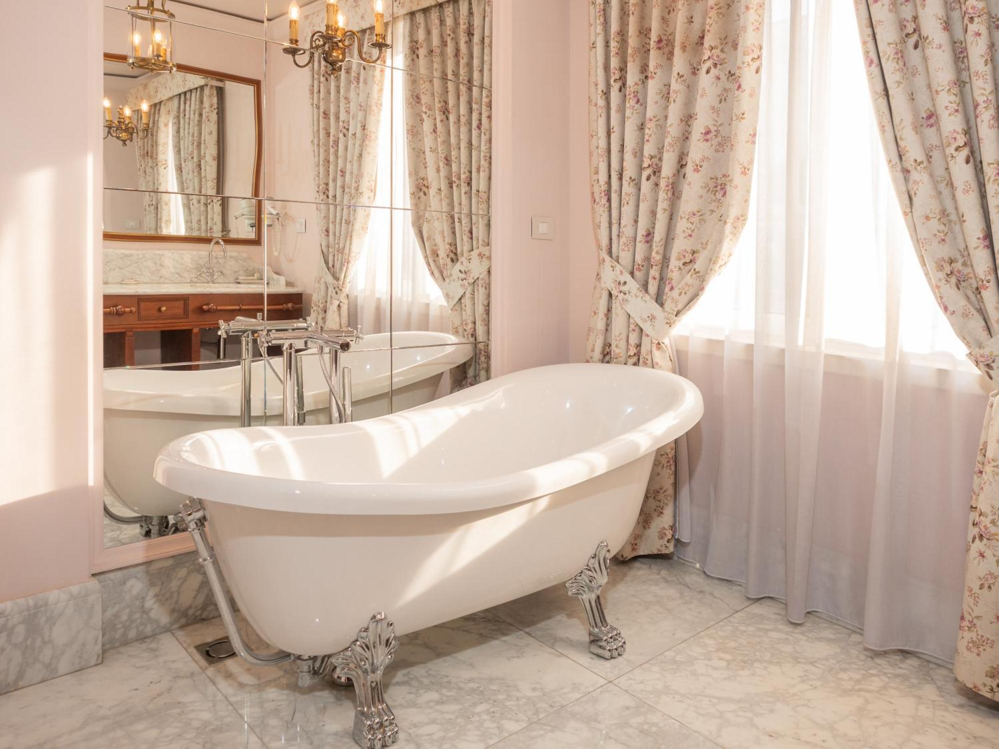 Ebel Boutique Hotel Tiranë Eksteriør bilde