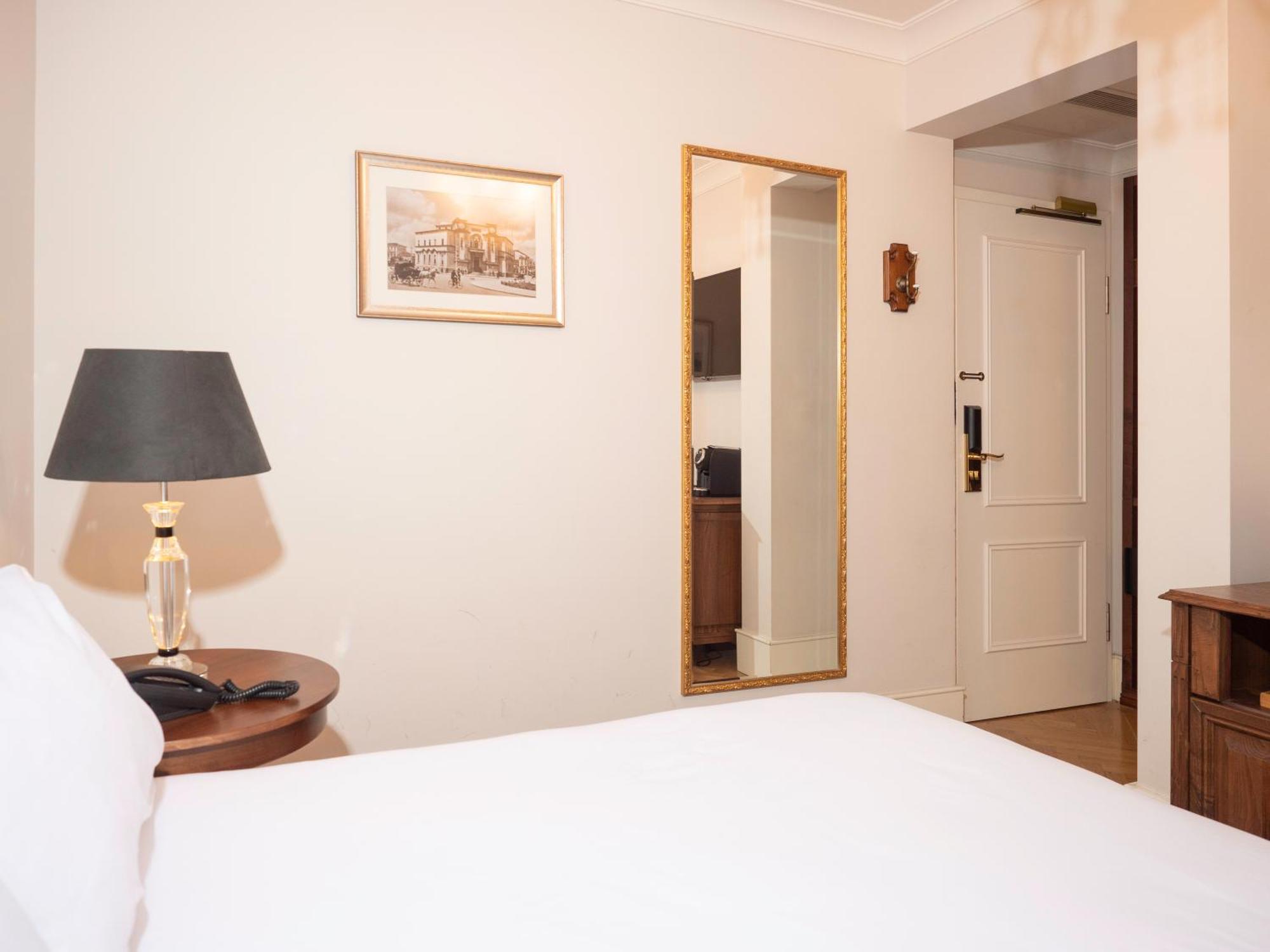 Ebel Boutique Hotel Tiranë Eksteriør bilde