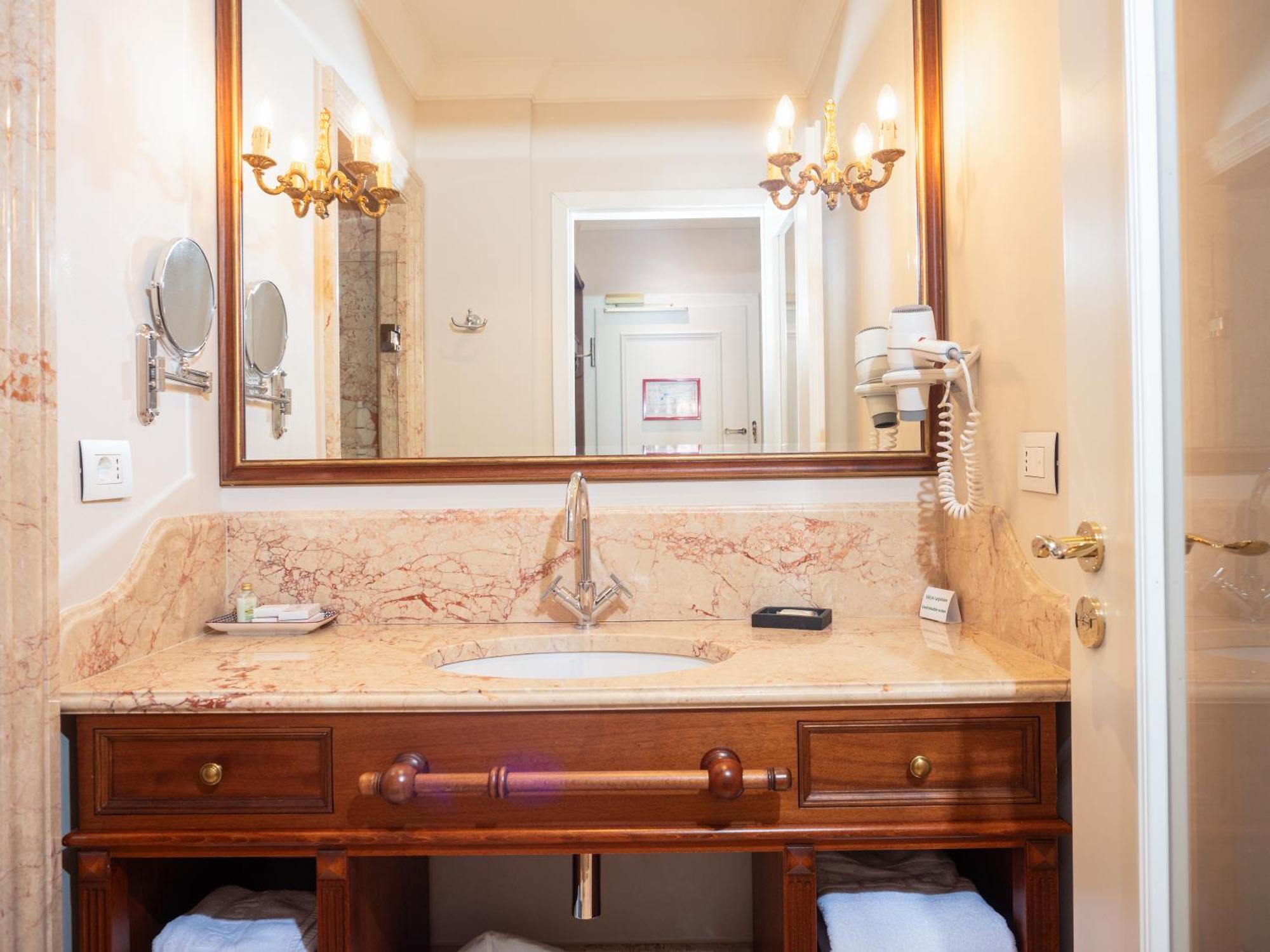 Ebel Boutique Hotel Tiranë Eksteriør bilde